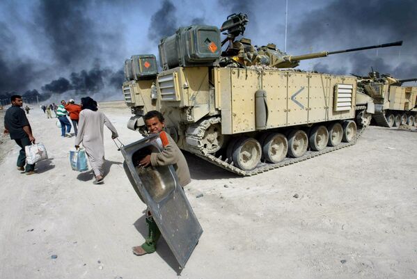 Британский танк в городе Басра в Ираке