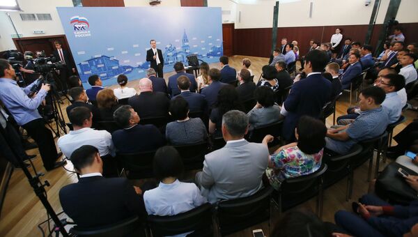 Председатель правительства РФ Дмитрий Медведев на встрече со сторонниками и членами Всероссийской политической партии Единая Россия в Якутске
