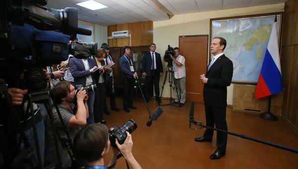 Председатель правительства РФ Дмитрий Медведев отвечает на вопросы журналистов в ходе рабочей поездки в Дальневосточный федеральный округ