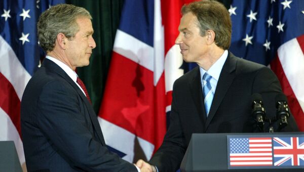 Президент США Джордж Буш на встрече премьер-министром Великобритании Тони Блэром в Белфасте
