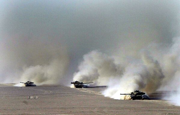 Британские танки Челленджер 2 в пустыне Кувейта
