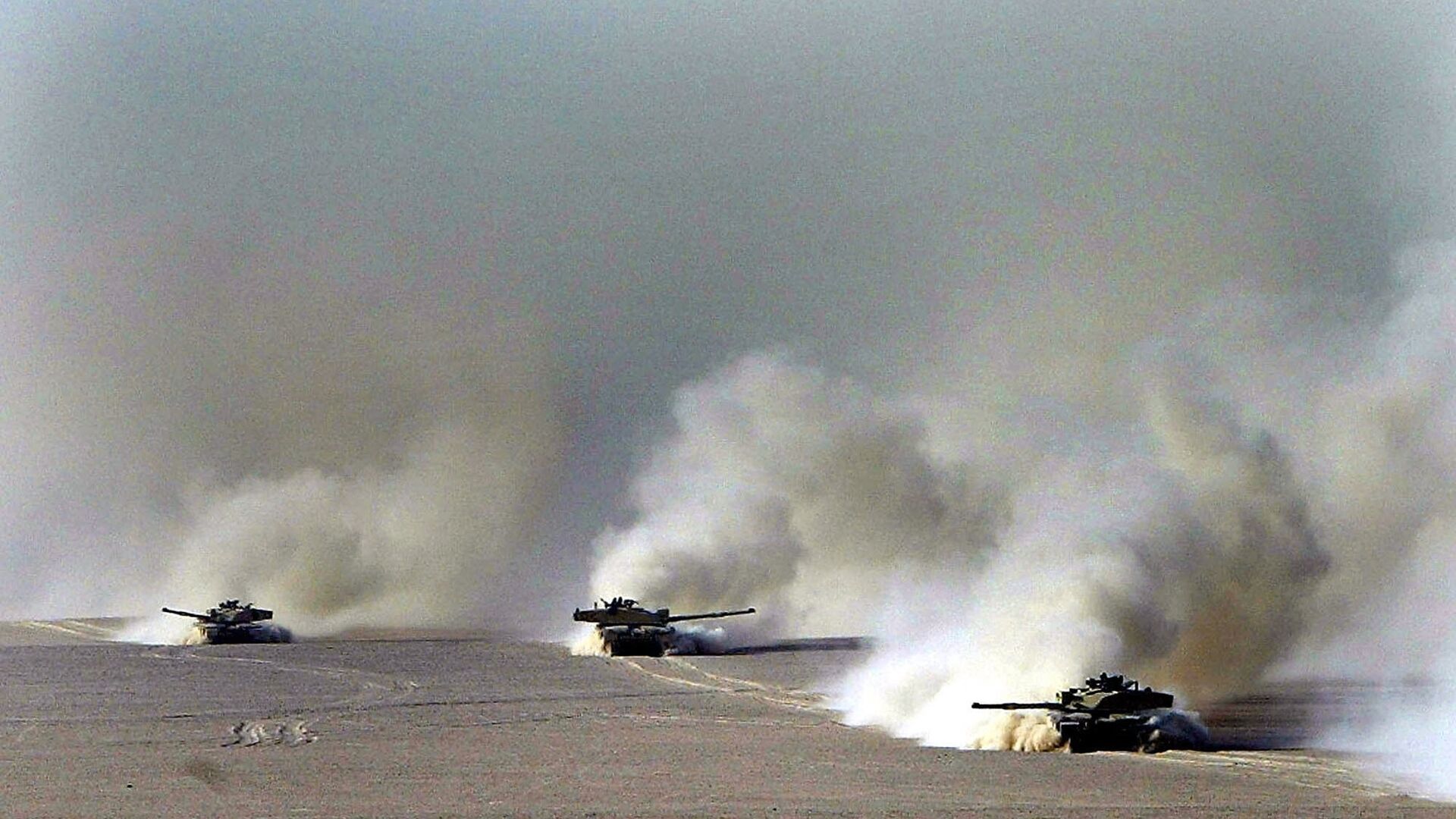 Британские танки Челленджер 2 в пустыне Кувейта - РИА Новости, 1920, 17.01.2021