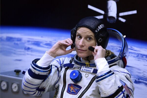 Член основного экипажа 48/49-й экспедиции на Международную космическую станцию астронавт НАСА Кэтлин Рубинс перед пуском ракеты-носителя