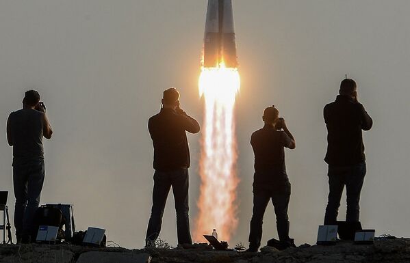 Фотографы во время старта ракеты-носителя Союз-ФГ