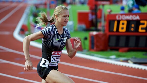 Юлия Степанова во время забега на дистанции 800м среди женщин на чемпионате Европы по легкой атлетике в Амстердаме