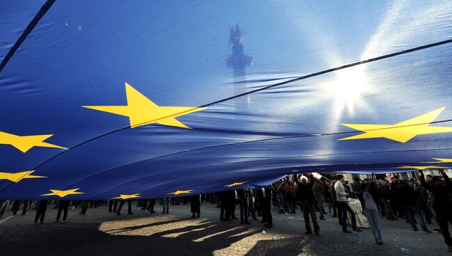 Флаг Евросоюза во время митинга в Грузии. Архивное фото