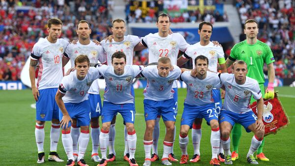 Игроки сборной России перед матчем Евро-2016 со сборной Уэльса