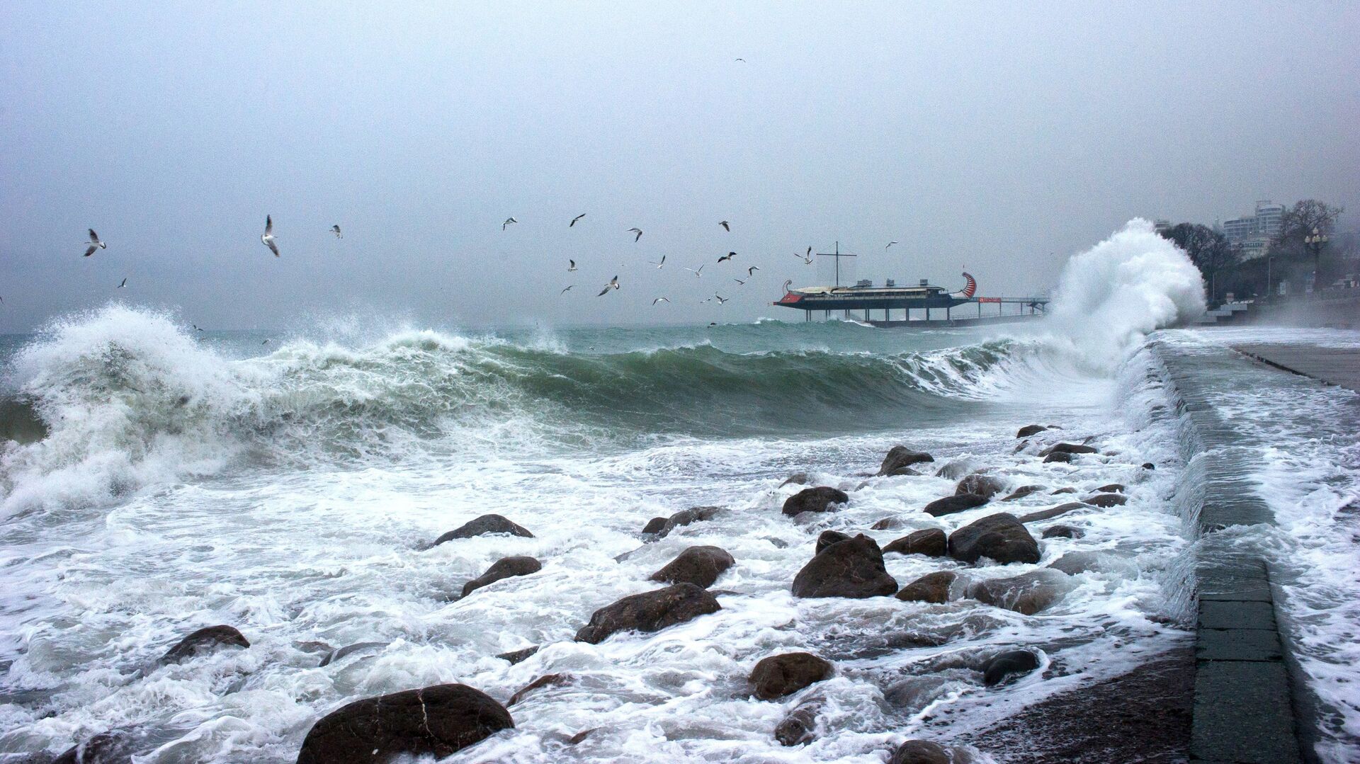 черное море во время шторма