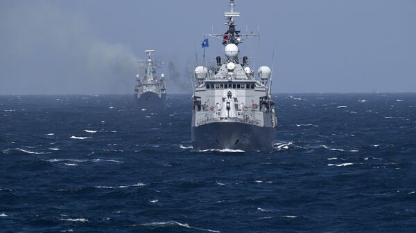 Турецкий военный корабль во время учений НАТО в Черном море, архивное фото