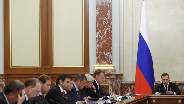 Дмитрий Медведев на заседании кабинета министров. Архивное фото