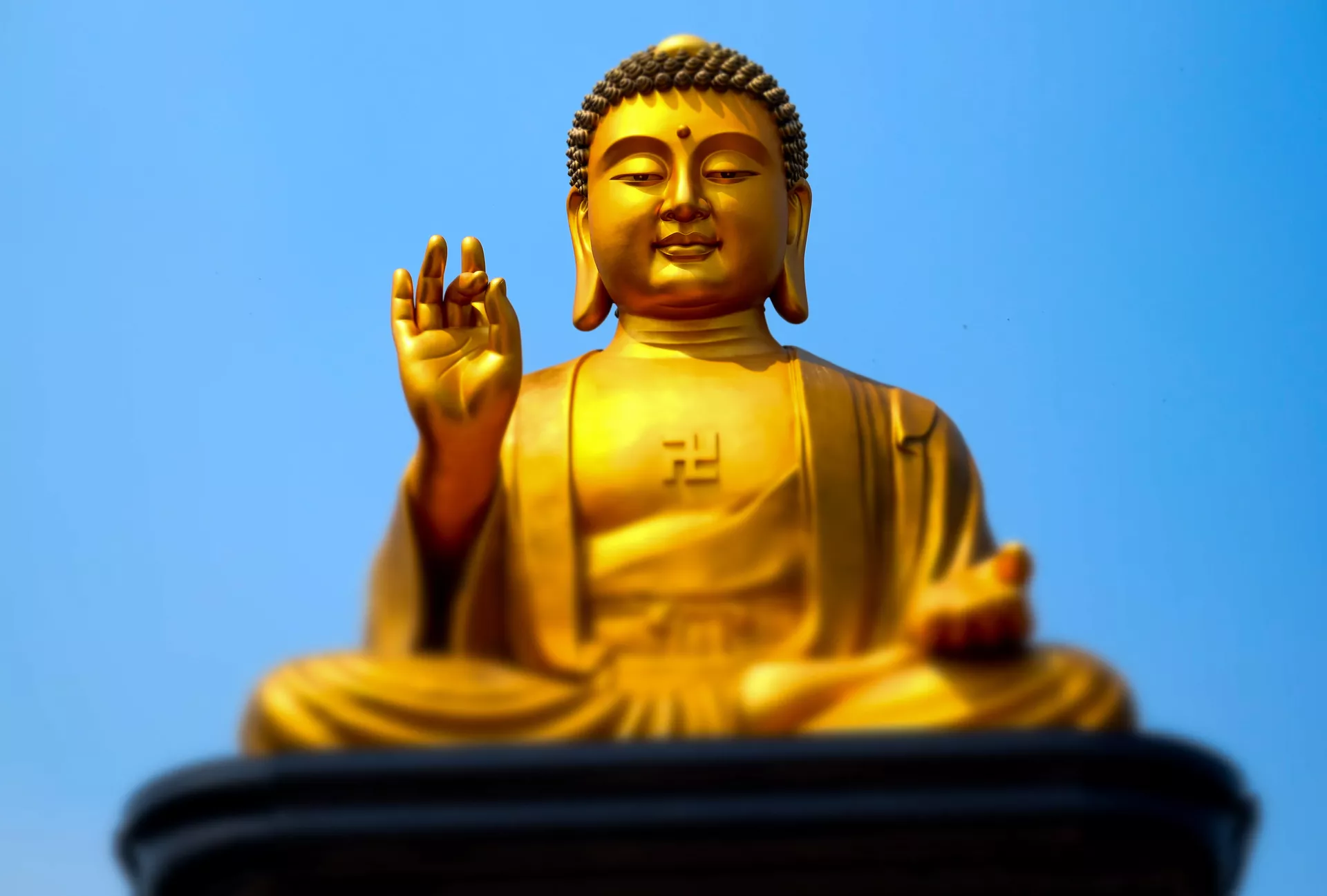 Позолоченная статуя Будды на территории монастыря Фо Гуан Сан в городе Гаосюн - РИА Новости, 1920, 13.09.2021