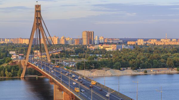 Вид на Московский проспект и мост в Киеве