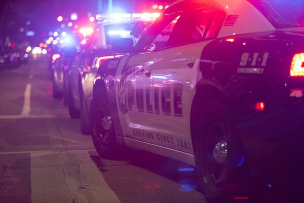 Полицейские машины на главной улице в Далласе после стрельбы снайпера. 7 июля 2016