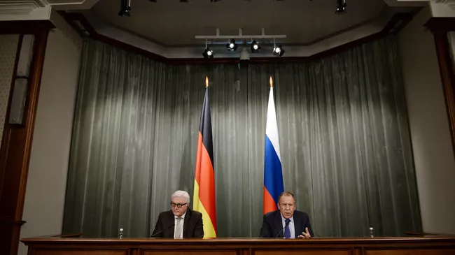 Главы МИД Германии и России Франк-Вальтер Штайнмайер и Сергей Лавров