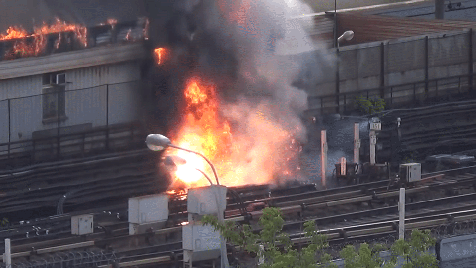В сети появилось видео пожара на станции метро Выхино