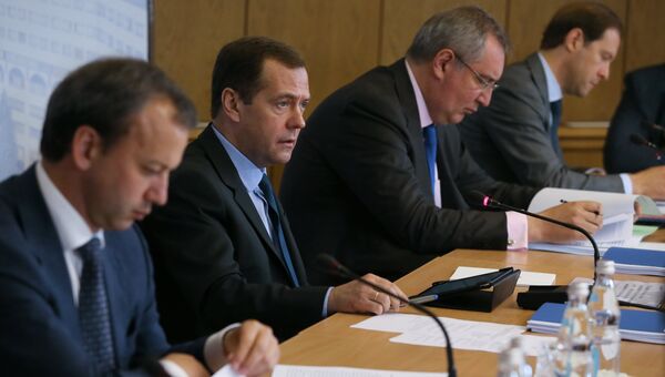Премьер-министр РФ Д. Медведев на заседании правительственной комиссии по импортозамещению. 8 июля 2016