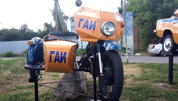 Памятник мотоциклу ГАИ СССР в Луганске