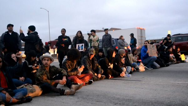 Протестующие против убийства афроамериканцев перекрыли трассу в Калифорнии
