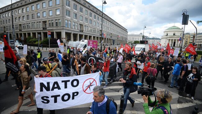 Акции протеста против саммита НАТО