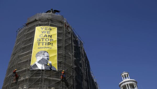 Плакат Greenpeace в Мадриде