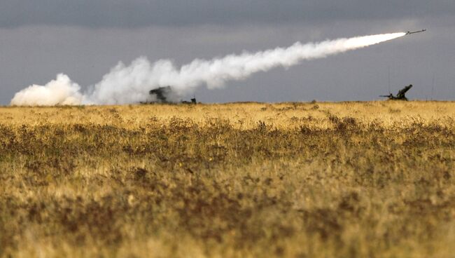 Работа зенитно-ракетного комплекса Стрела-10 на военных учениях. Архивное фото