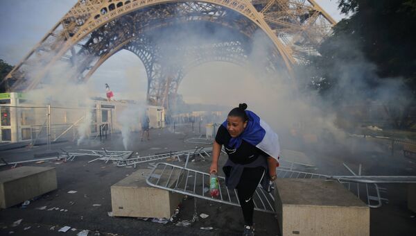 Инциденты вблизи фан-зоны в Париже у Эйфелевой башни, где смотрят финал чемпионата Европы по футболу