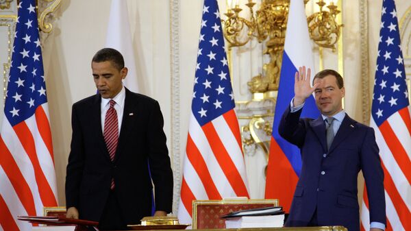 Дмитрий Медведев и Барак Обама после подписания договора СНВ-3 в Праге
