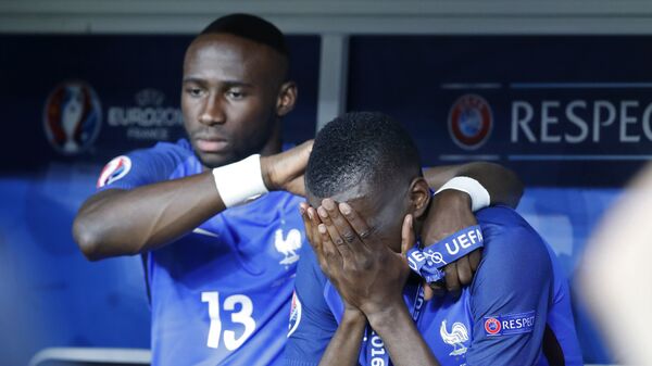 Футболисты сборной Франции по футболу после поражения от сборно Португалии в финале ЧЕ-2016