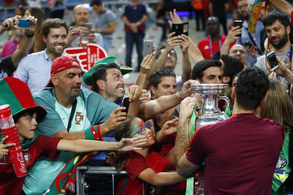 Сборная Португалии по футболу выиграла ЧЕ-2016
