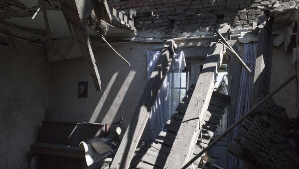 Жилой дом в поселке Никитовка Донецкой области, поврежденный в результате обстрела