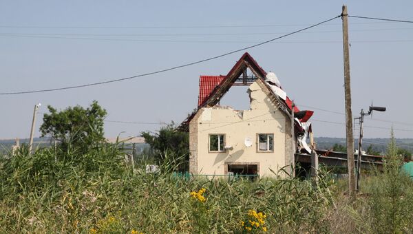 Дом в поселке Семеновка в Донецкой области, поврежденный в 2014 году