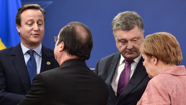 Премьер-министр Великобритании Дэвид Кэмерон, президент Франции Франсуа Олланд, президент Украины Петр Порошенко и федеральный канцлер ФРГ Ангела Меркель (слева направо) на саммите НАТО в Варшаве