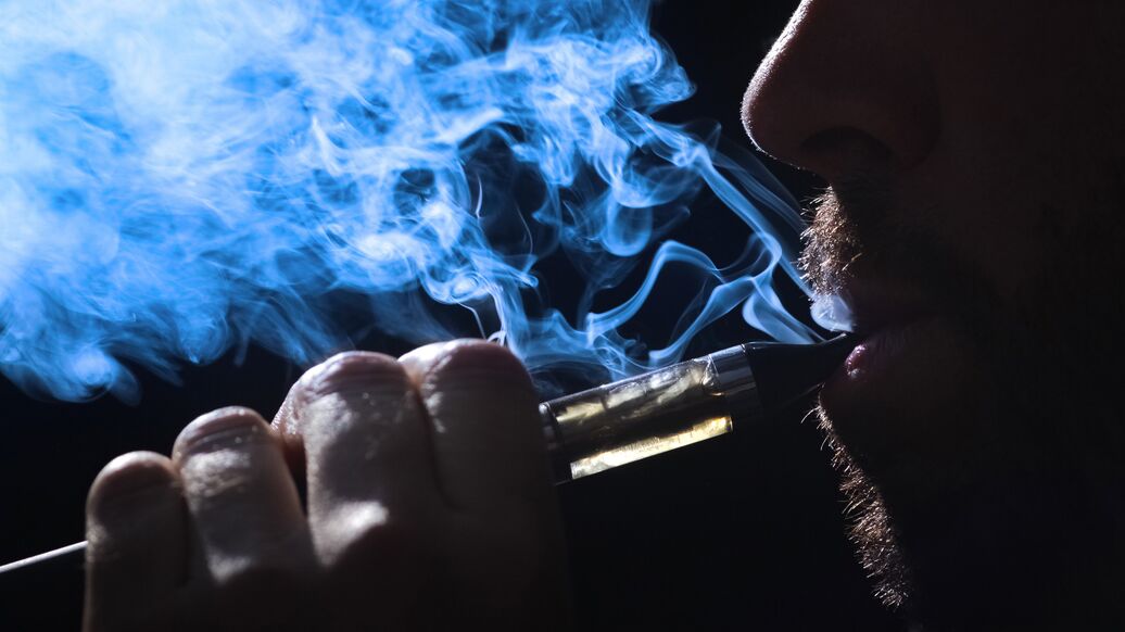 В Томске у подростка выявили новую болезнь вейперов