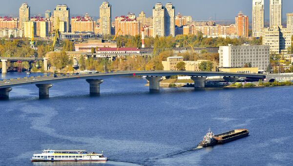 Вид на Киев и мост через Днепр. Архивное фото