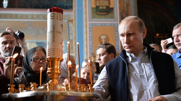 Президент РФ Владимир Путин в Спасо-Преображенском соборе Валаамского монастыря