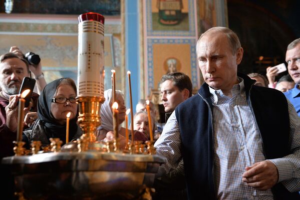 Президент РФ Владимир Путин в Спасо-Преображенском соборе Валаамского монастыря