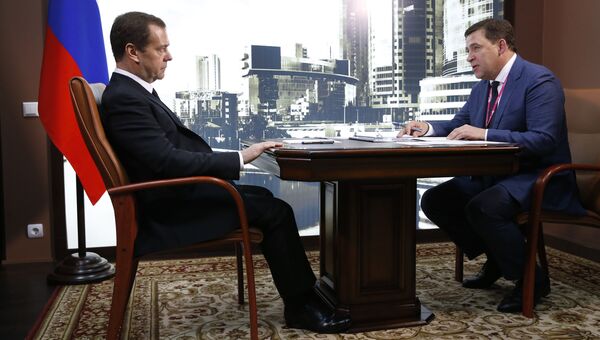 Дмитрий Медведев во время встречи в Екатеринбурге с губернатором Свердловской области Евгением Куйвашевым. 11 июля 2016