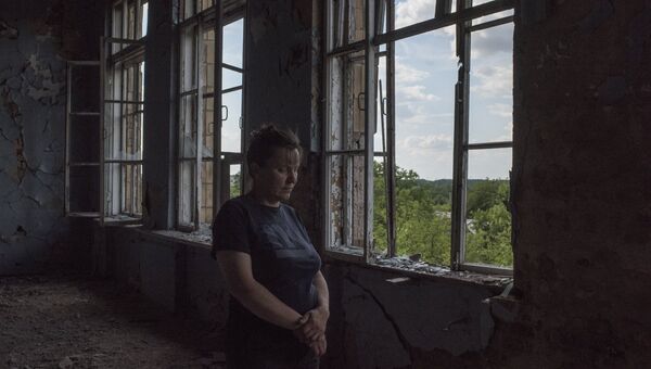 Женщина у окна. ДНР. Архивное фото