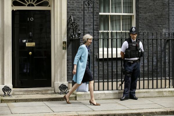 Британский политик Тереза Мэй на Даунинг-стрит, 10 в Лондоне