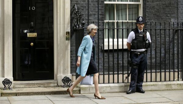 Британский политик Тереза Мэй на Даунинг-стрит, 10 в Лондоне. Архивное фото
