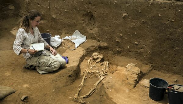 Археологи впервые в истории обнаружили в израильском городе Ашкелон захоронение филистимлян