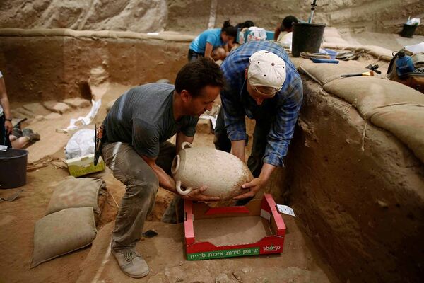 Археологические раскопки на кладбище в израильском городе Ашкелон