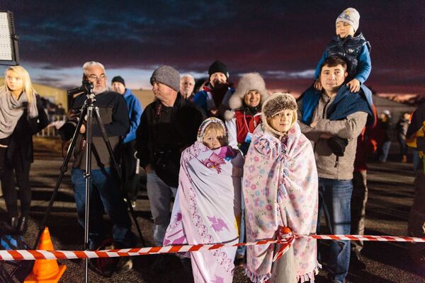 Зрители перед началом кругосветного полета Федора Конюхова на воздушном шаре