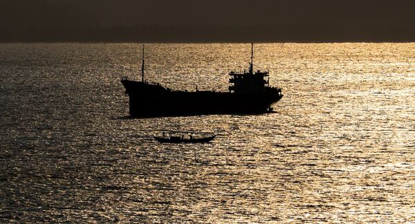 Корабль в Южно-Китайском море Корабль в Южно-Китайском море