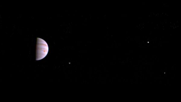 Первый снимок Юпитера с американского космического зонда Juno. Архивное фото