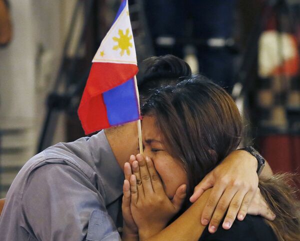 Жители столицы Филиппин Манилы радуются решению третейского суда в Гааге по вопросу Южно-Китайского моря