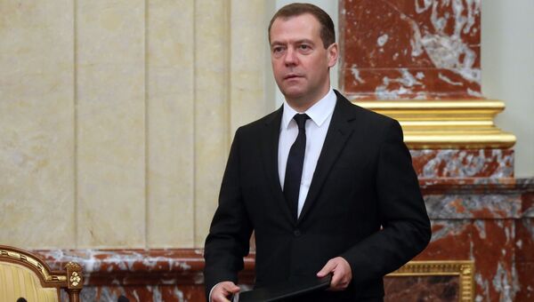 Председатель правительства РФ Дмитрий Медведев перед началом заседания кабинета министров РФ