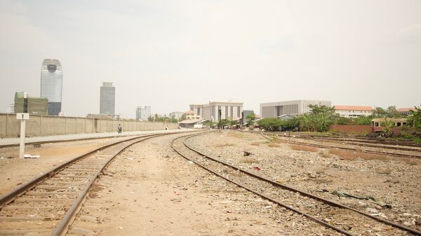 Железнодорожные пути в столице Камбоджи Пномпене