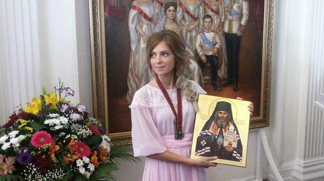 Прокурор Республики Крым Наталья Поклонская передала в дар Ливадийскому дворцу портрет царской семьи