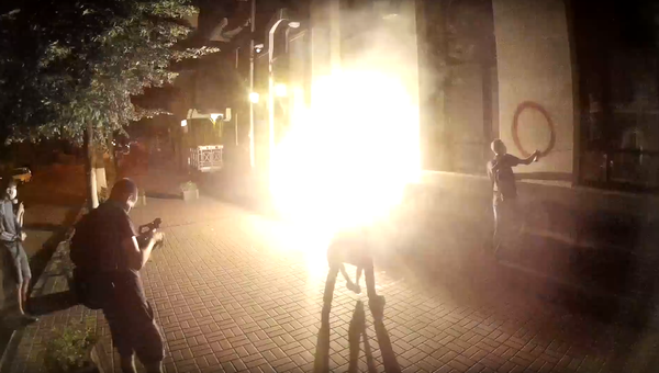 Стоп-кадр с видео нападения на здание Россотрудничества в Киеве